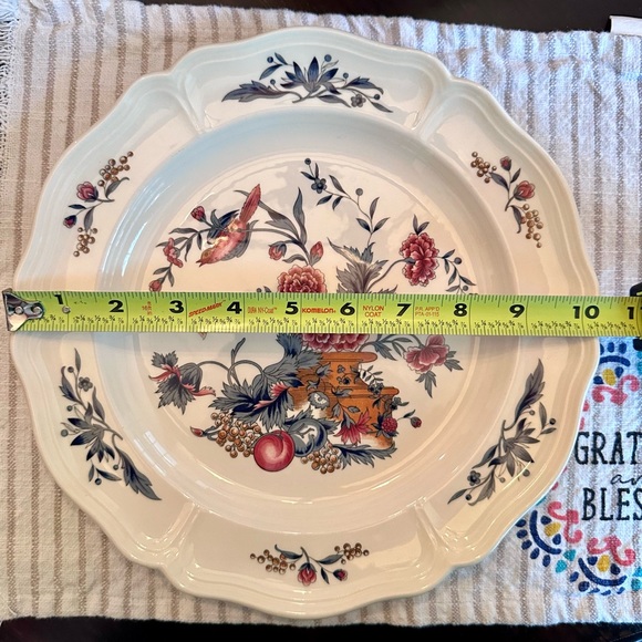 Wedgwood Williamsburg Potpourri Cream Dinnerware with Red and Blue Floral Design - Picture 10 of 16
